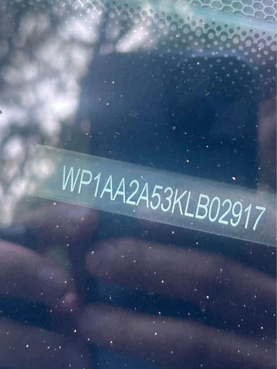 2019 Porsche Macan - Image 16 of 17