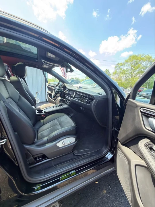 2019 Porsche Macan - Image 18 of 19