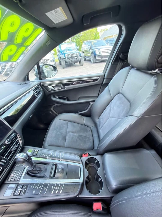 2019 Porsche Macan - Image 15 of 19