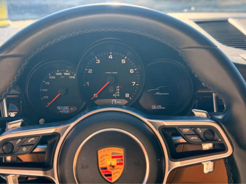 2019 Porsche Macan - Image 17 of 20