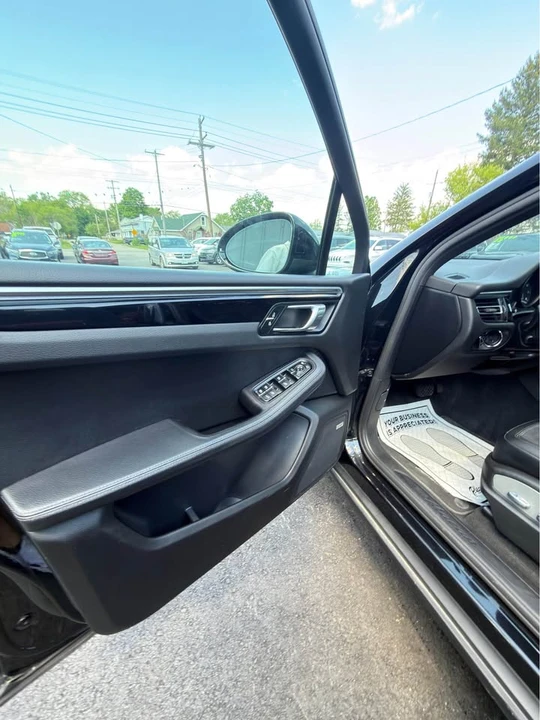 2019 Porsche Macan - Image 12 of 19