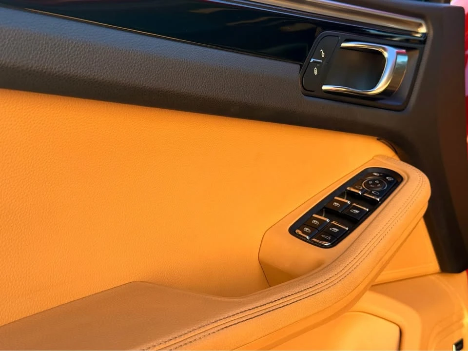 2019 Porsche Macan - Image 9 of 20