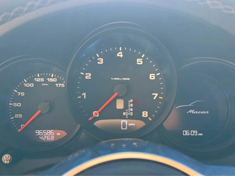 2019 Porsche Macan - Image 16 of 20