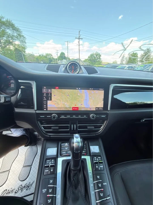 2019 Porsche Macan - Image 13 of 19