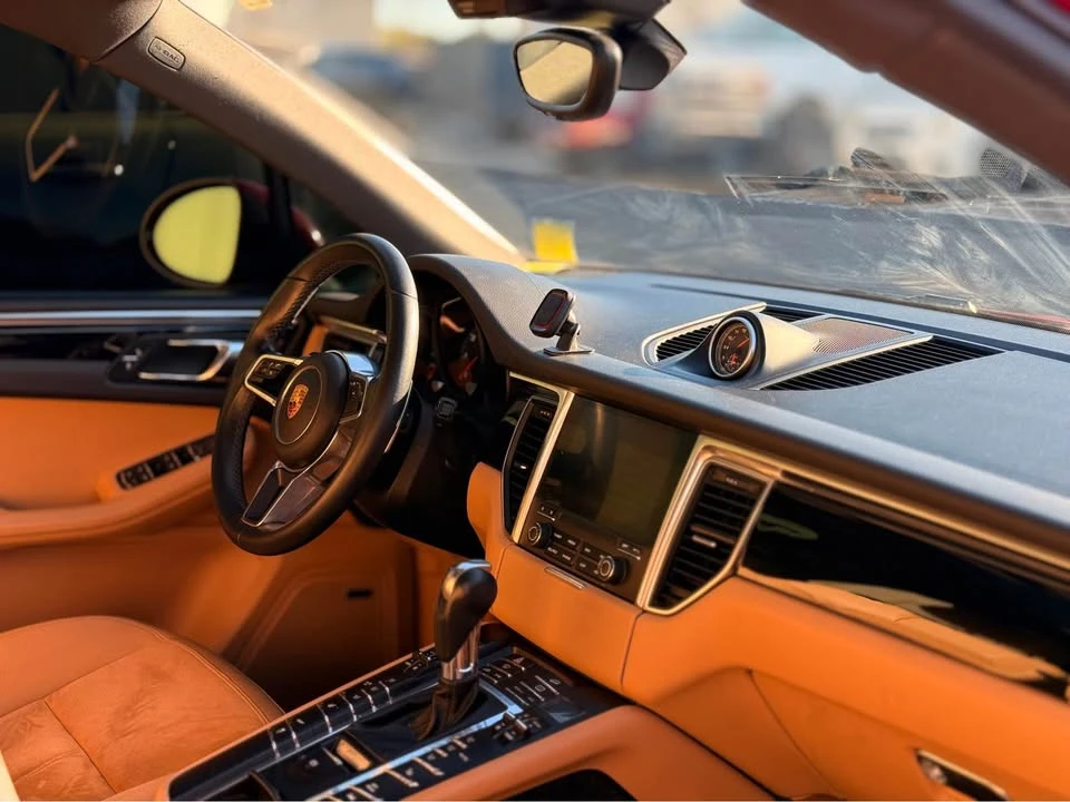 2019 Porsche Macan - Image 14 of 20