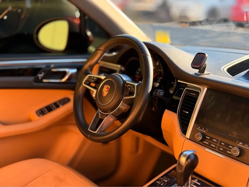 2019 Porsche Macan - Image 15 of 20