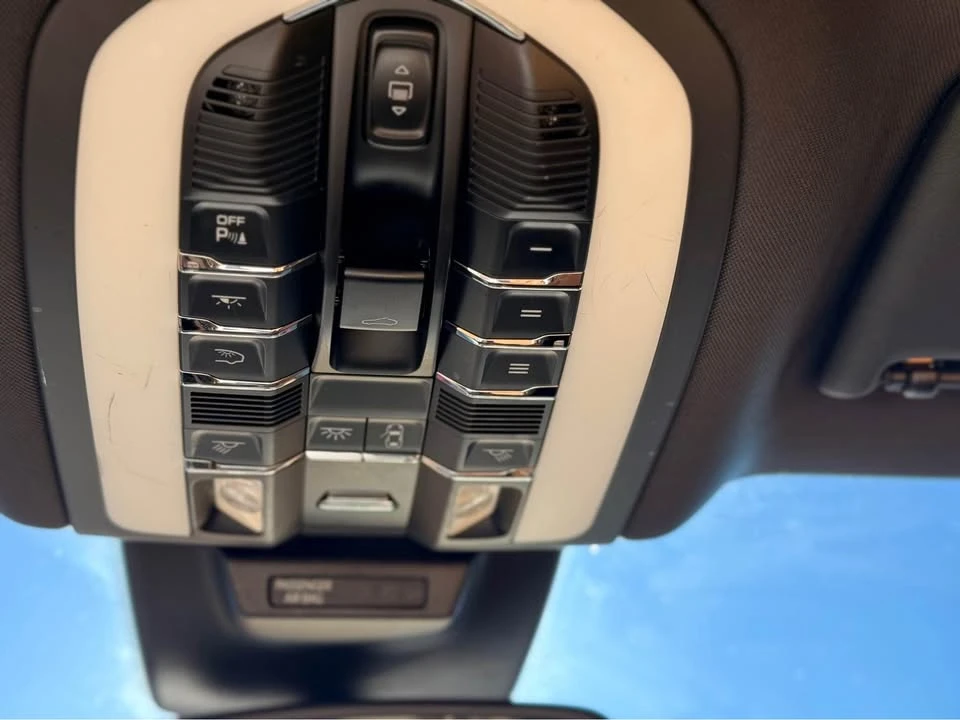 2019 Porsche Macan - Image 19 of 20