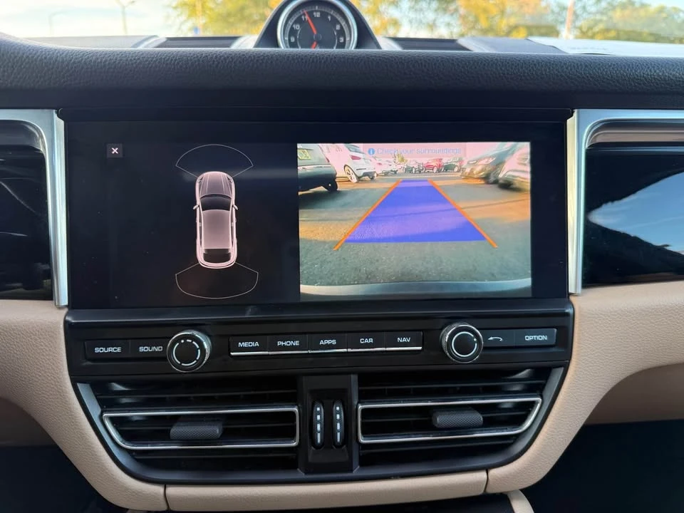 2019 Porsche Macan - Image 14 of 20