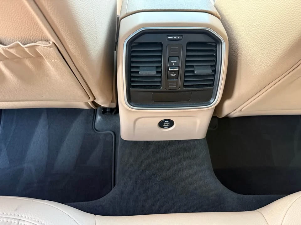 2019 Porsche Macan - Image 16 of 20