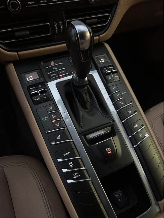 2019 Porsche Macan - Image 12 of 13
