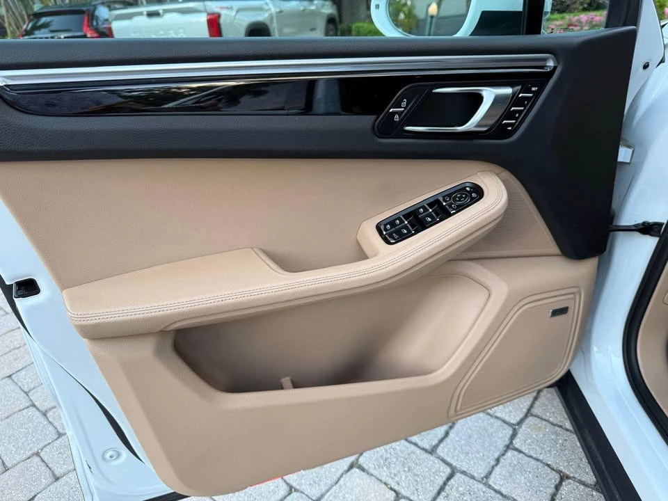 2019 Porsche Macan - Image 13 of 20