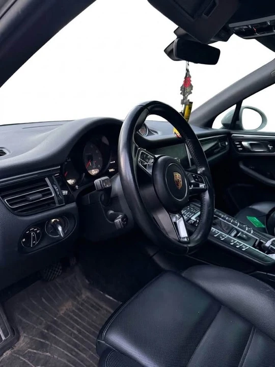 2019 Porsche Macan - Image 11 of 13
