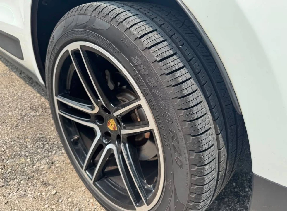 2019 Porsche Macan - Image 9 of 15