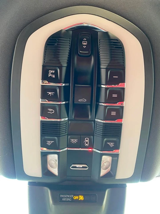 2019 Porsche Macan - Image 15 of 16