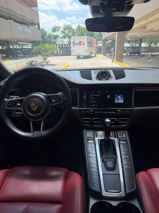 2019 Porsche Macan - Image 17 of 19