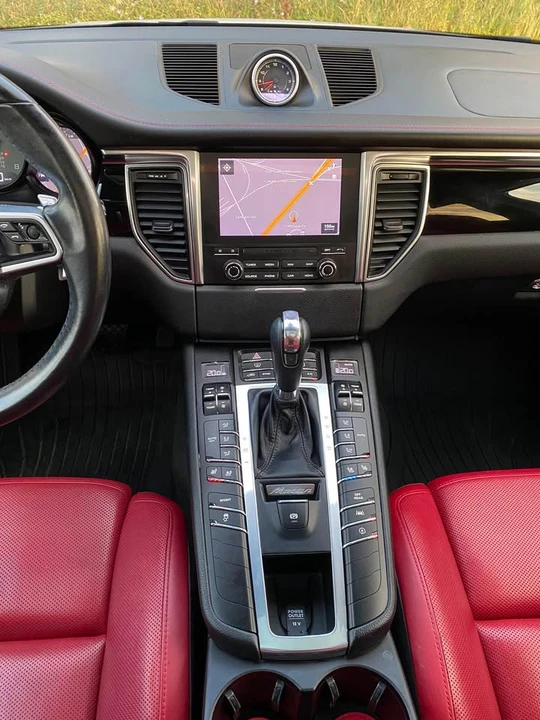 2019 Porsche Macan - Image 11 of 16