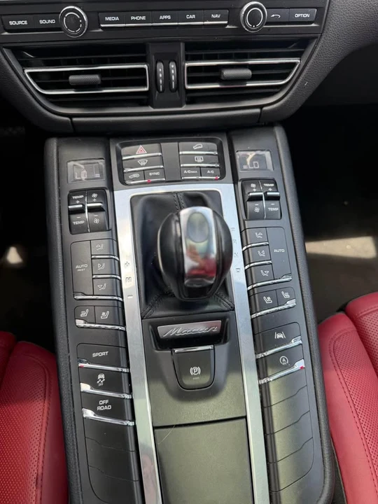 2019 Porsche Macan - Image 19 of 19