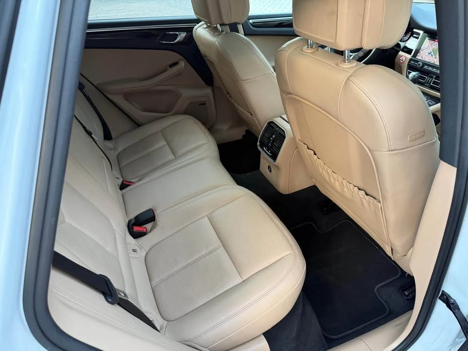 2019 Porsche Macan - Image 16 of 20