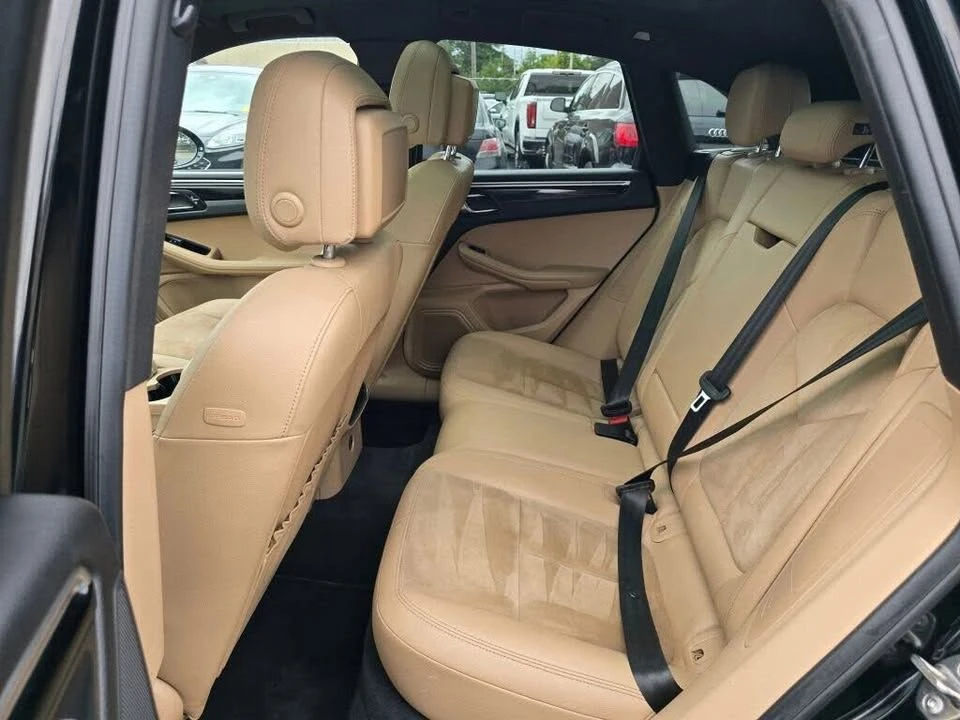 2019 Porsche Macan - Image 17 of 20