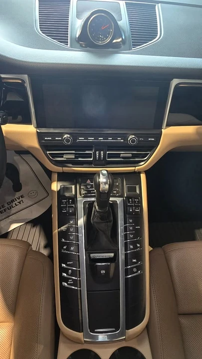 2019 Porsche Macan - Image 10 of 13
