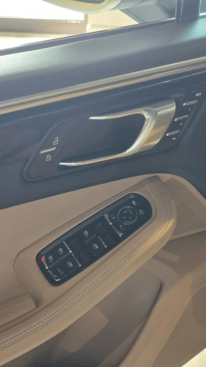 2019 Porsche Macan - Image 11 of 13