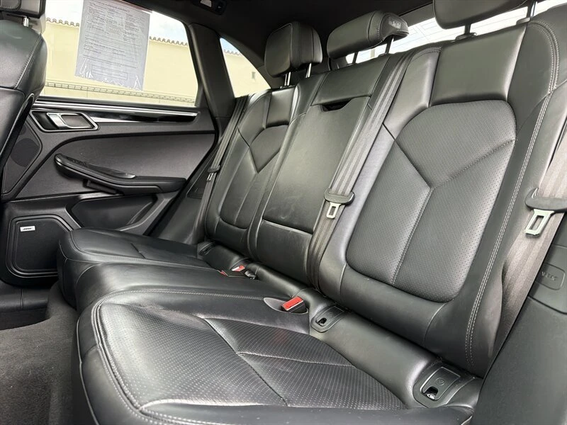 2019 Porsche Macan - Image 14 of 20