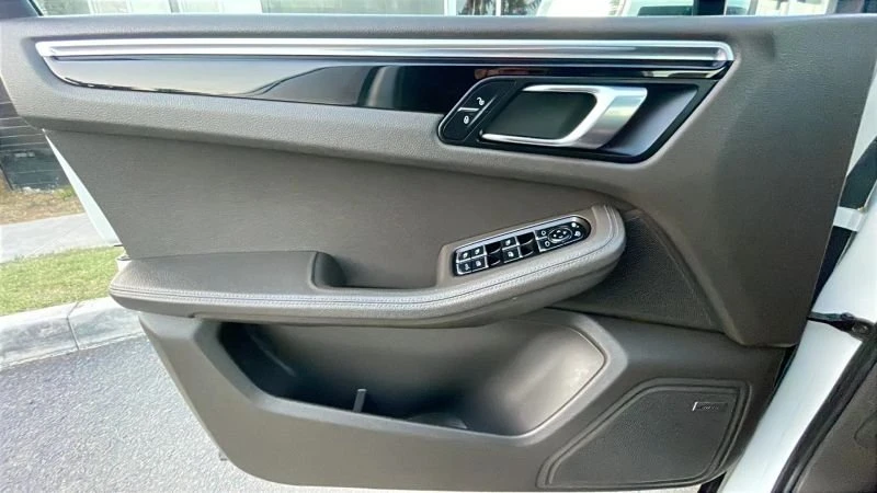 2019 Porsche Macan - Image 19 of 20