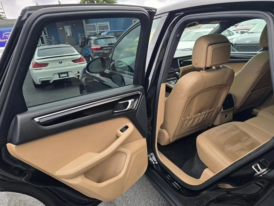 2019 Porsche Macan - Image 16 of 20