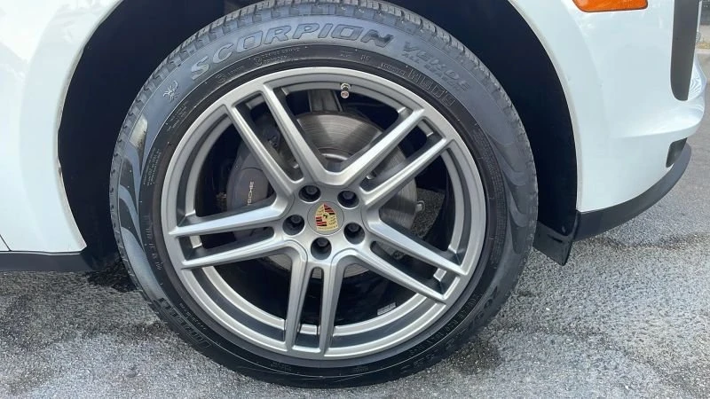 2019 Porsche Macan - Image 9 of 20