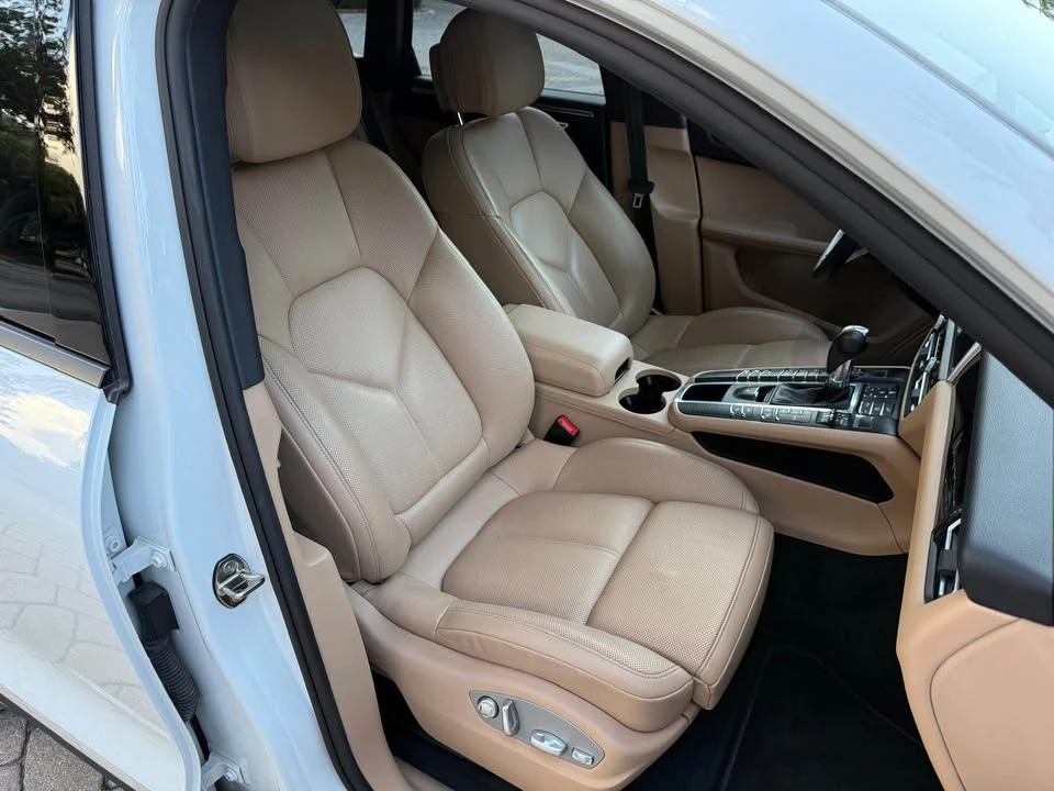 2019 Porsche Macan - Image 10 of 20