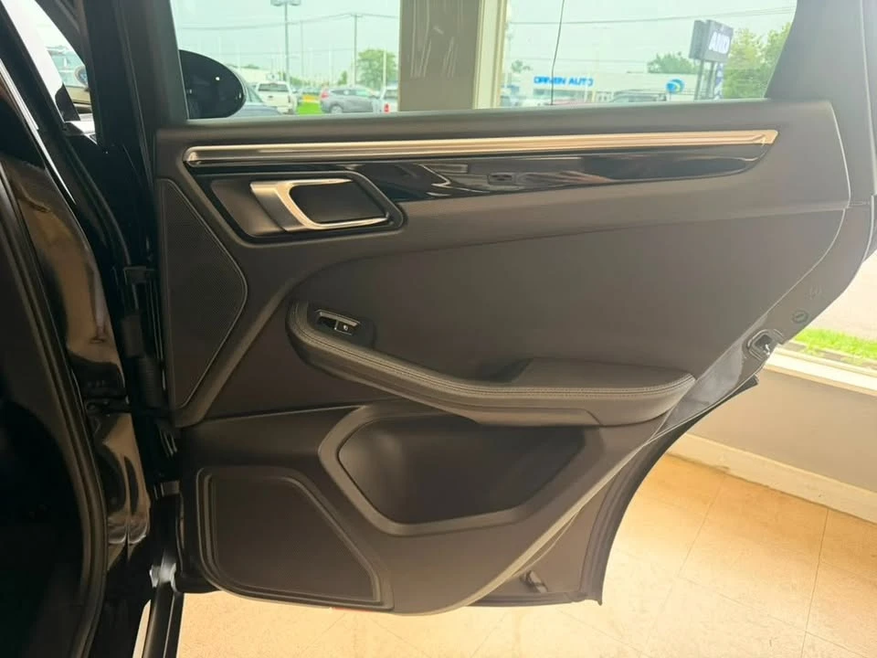2019 Porsche Macan - Image 9 of 14