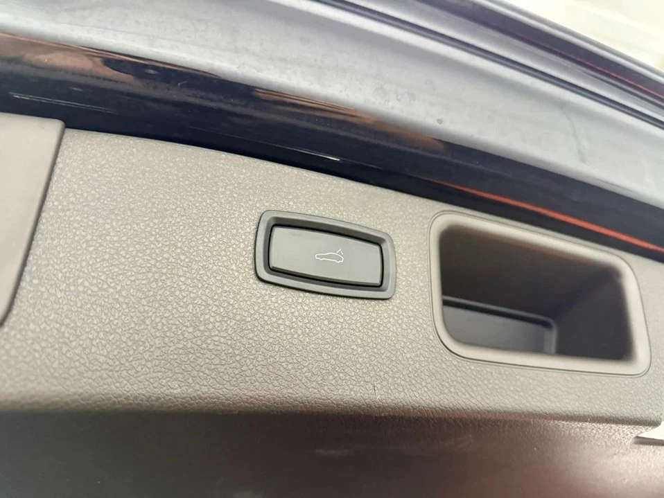 2019 Porsche Macan - Image 9 of 20