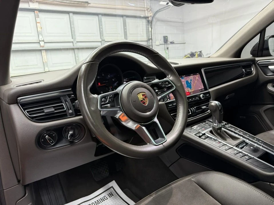 2019 Porsche Macan - Image 18 of 20