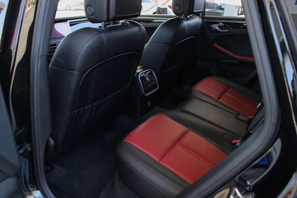 2019 Porsche Macan - Image 16 of 20