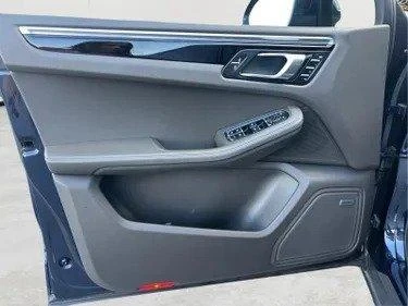 2019 Porsche Macan - Image 17 of 20