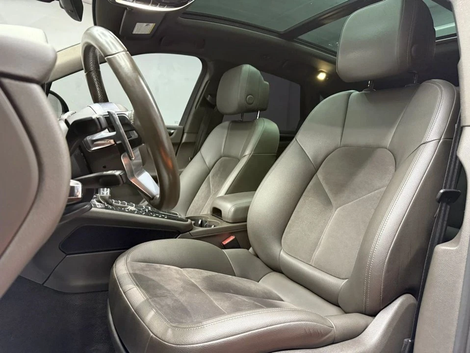2019 Porsche Macan - Image 17 of 20