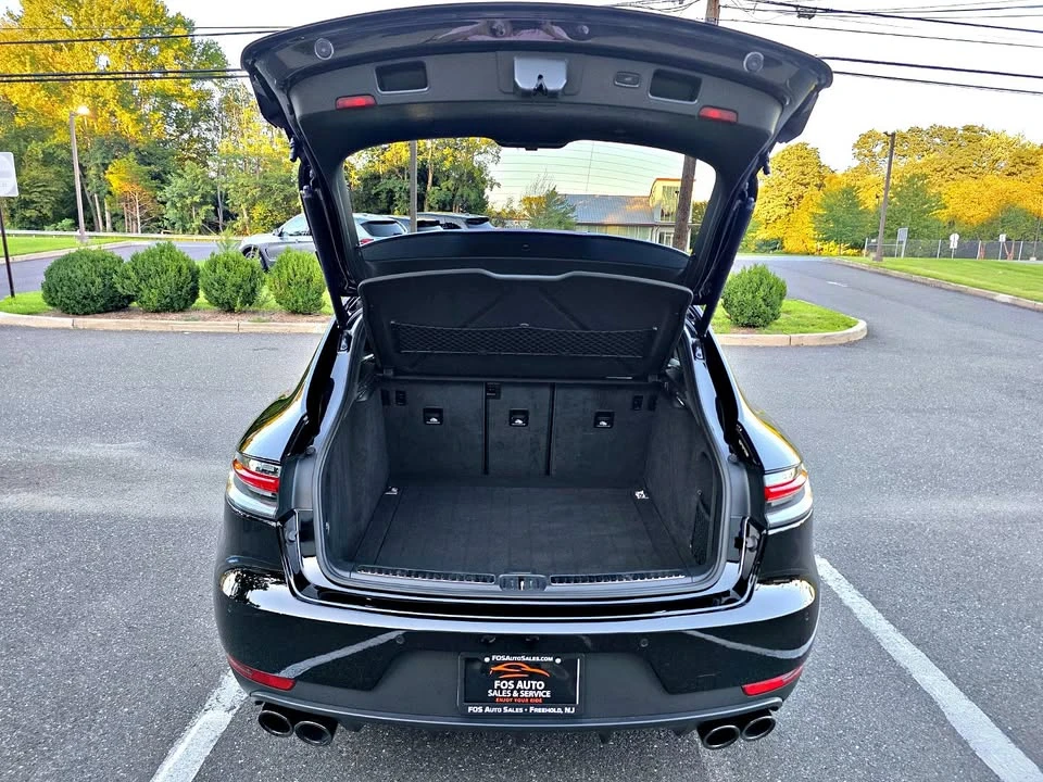 2019 Porsche Macan - Image 17 of 18