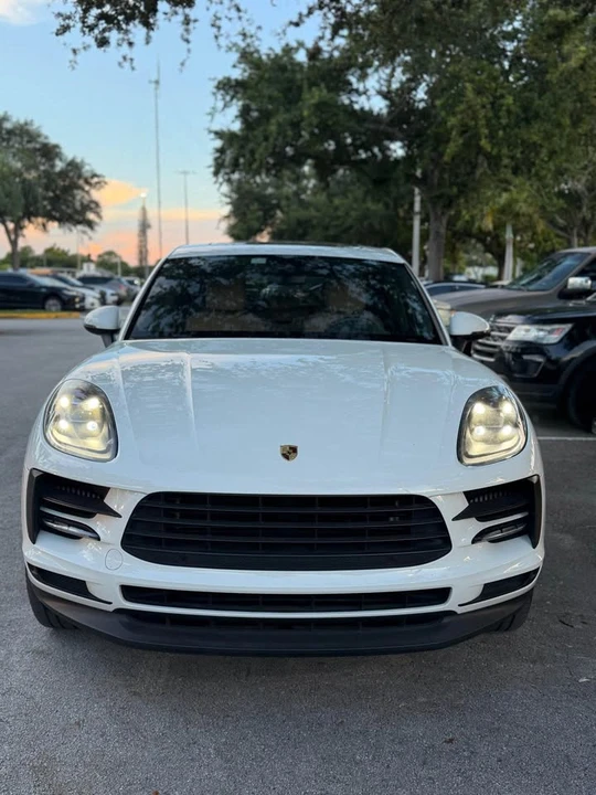 2019 Porsche Macan - Image 9 of 12