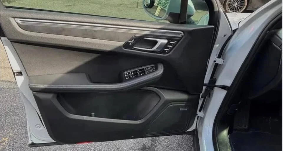 2019 Porsche Macan - Image 9 of 14