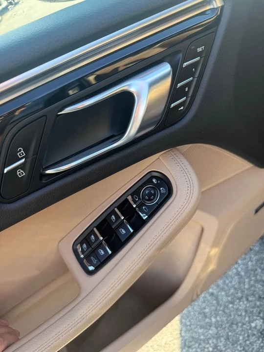 2019 Porsche Macan - Image 11 of 16