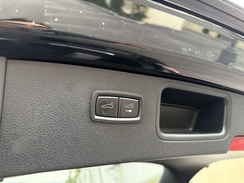 2019 Porsche Macan - Image 17 of 20