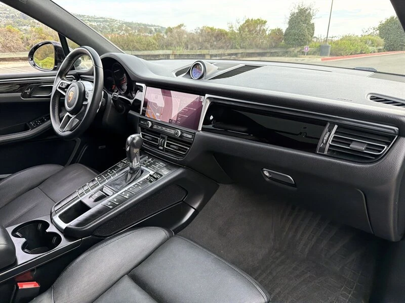 2019 Porsche Macan - Image 19 of 20