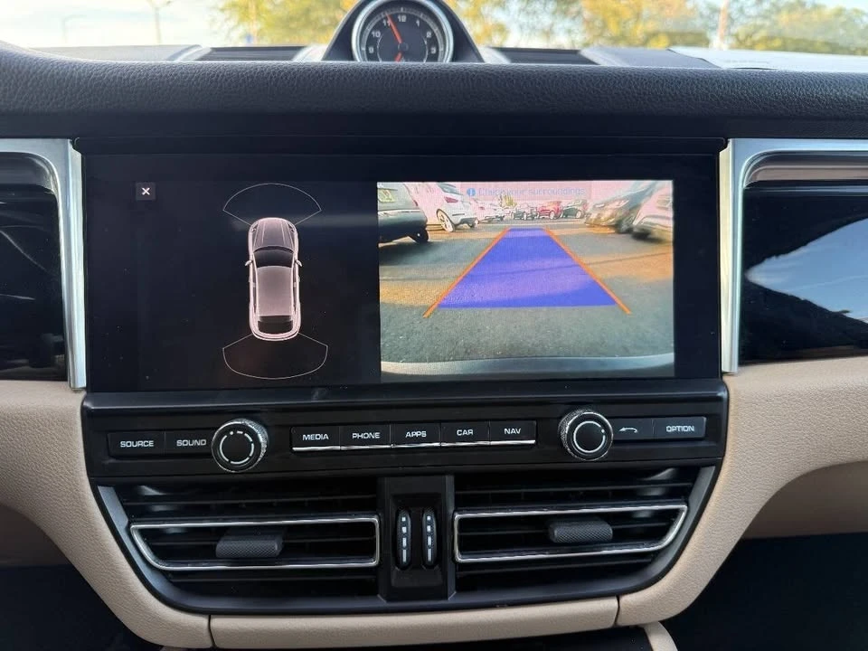 2019 Porsche Macan - Image 17 of 20