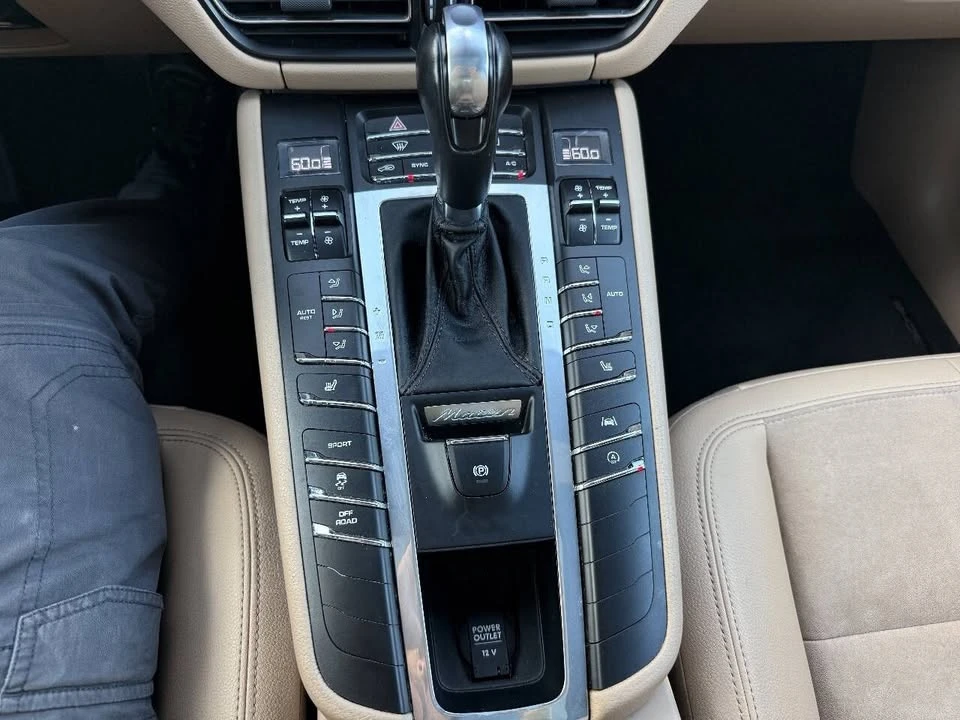 2019 Porsche Macan - Image 18 of 20