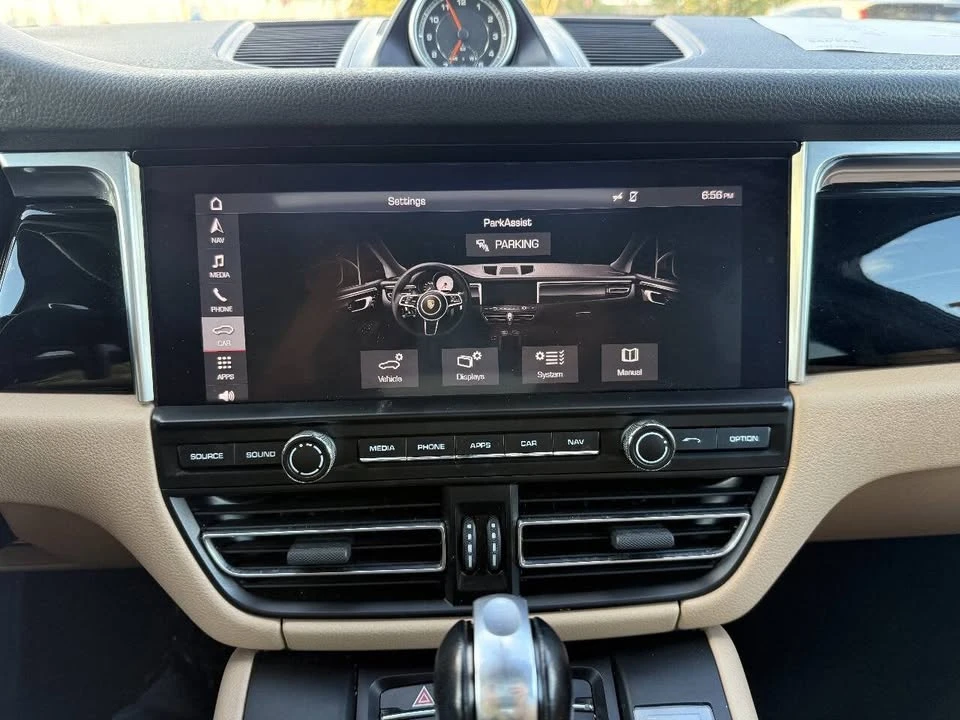2019 Porsche Macan - Image 16 of 20