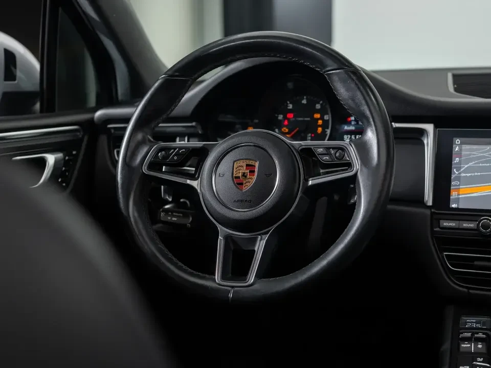 2019 Porsche Macan - Image 18 of 20