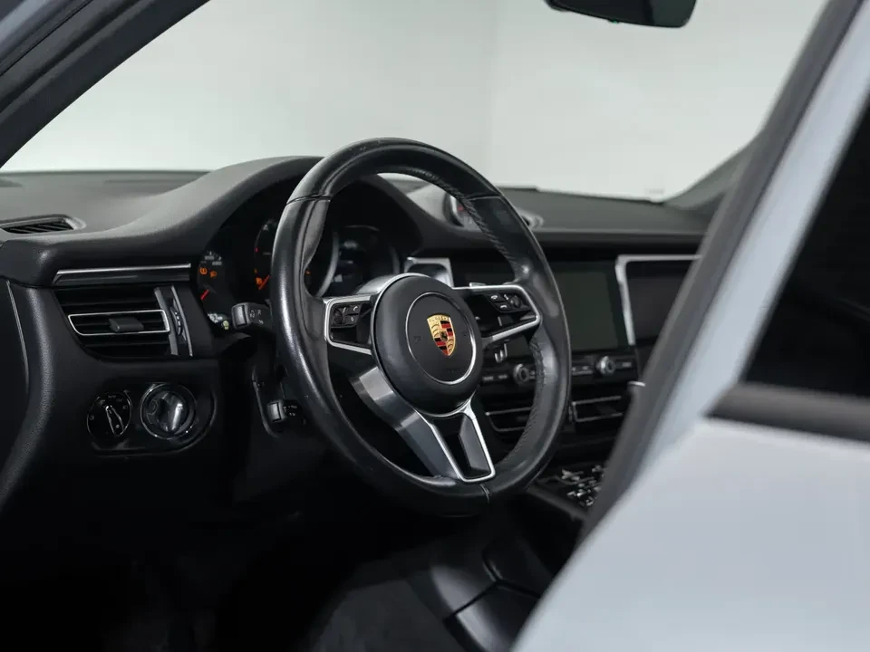 2019 Porsche Macan - Image 17 of 20