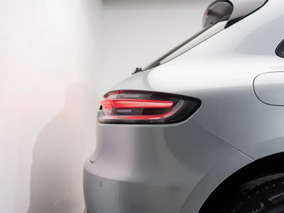 2019 Porsche Macan - Image 14 of 20