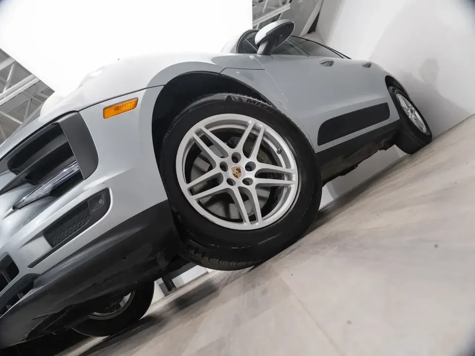 2019 Porsche Macan - Image 9 of 20