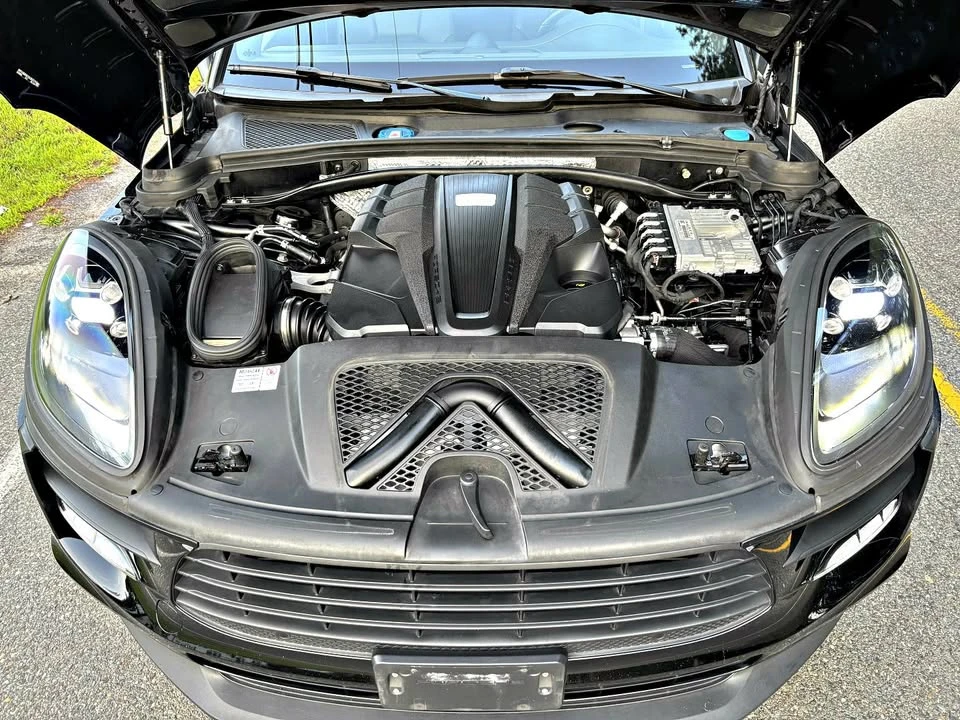 2019 Porsche Macan - Image 18 of 20
